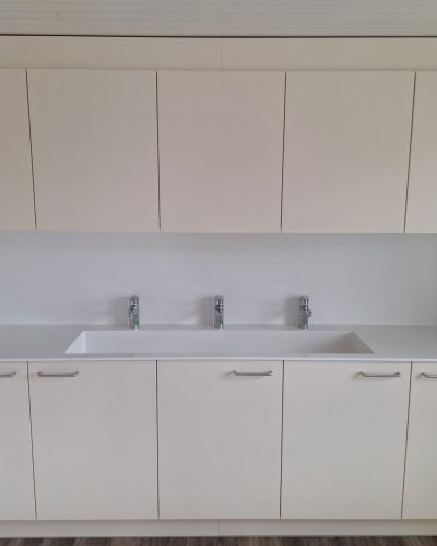 Einbaumöbel mit Waschbecken