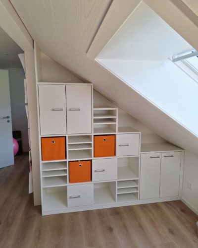 Möbel in Dachschräge